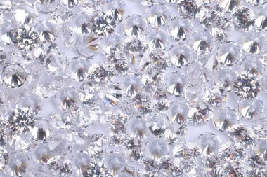 Arka plan olarak birçok güzel pırlanta parlıyor, manzaranın üstünde.