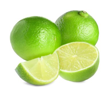 Beyaza izole edilmiş taze kireç. Citrus meyvesi.