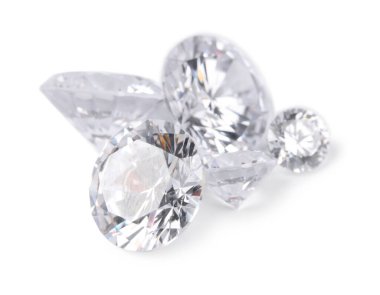 Pek çok güzel parlak elmas beyazda izole edilmiş.