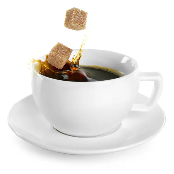Koffie Spatten Kopje Als Gevolg Van Vallende Suikerklontjes Witte Achtergrond Stockafbeelding