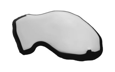 Siyah parlak yağ damlası beyaza izole edilmiş.