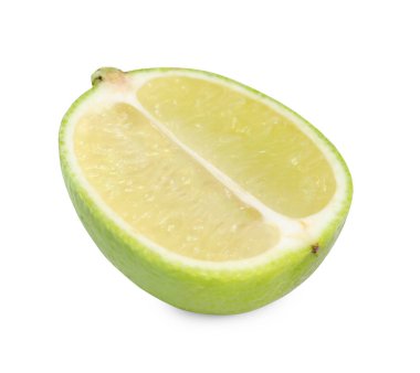 Citrus meyvesi. Taze limonun yarısı beyaza izole edilmiş.