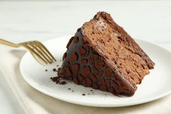 Pedaço Delicioso Bolo Trufa Chocolate Garfo Mesa Close — Fotografia de Stock