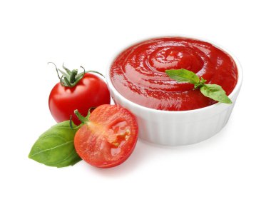 Lezzetli ketçap, fesleğen ve taze domates.