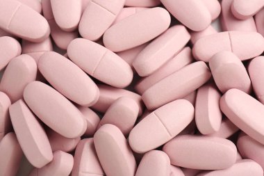 Arkaplan olarak pembe vitamin kapsülleri, üst görünüm