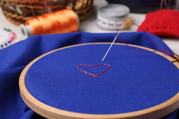 Red Embroidered Heart Thread Sewing Needle Blue Cloth Hoop Closeup — Stock Photo, Image