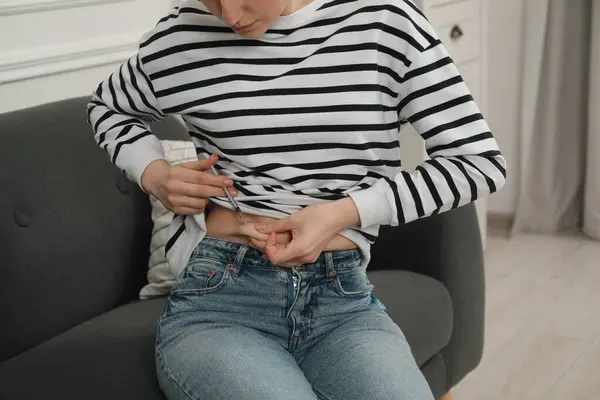 Diabetes Woman Making Insulin Injection Her Belly Sofa Indoors Closeup — Stock Photo, Image