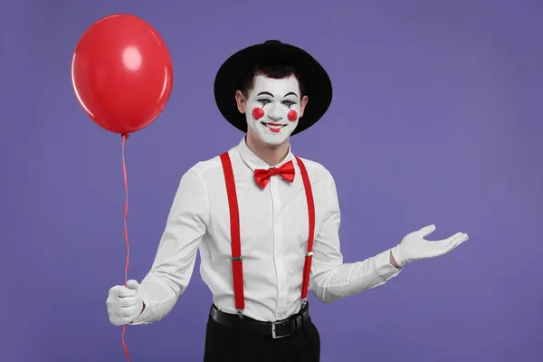 Funny Mime Artist Red Balloon Purple Background — Stock Photo, Image