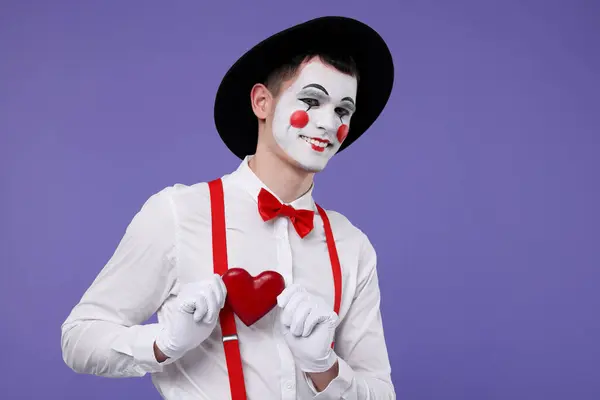 Funny Mime Artist Red Heart Purple Background — Stock Photo, Image