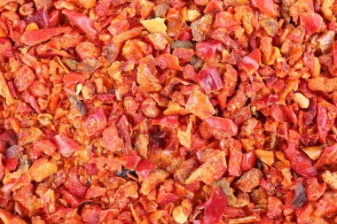 Aromatik baharat. Arka plan olarak kırmızı biber taneleri, üst görünüm