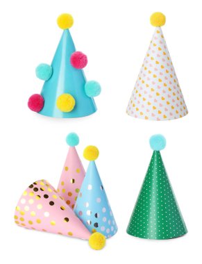 Renkli parti şapkaları beyaz sette izole.