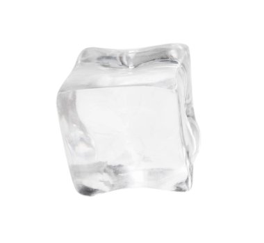 Bir kristal berrak buz küpü beyaza izole edilmiş