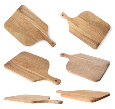 Tahta kesme tahtası beyaza izole edilmiş, farklı açılardan görülüyor.