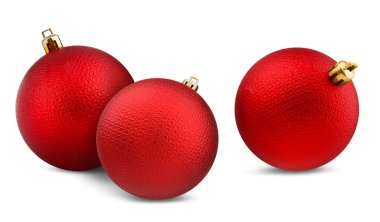 güzel kırmızı Noel topları üzerinde beyaz izole