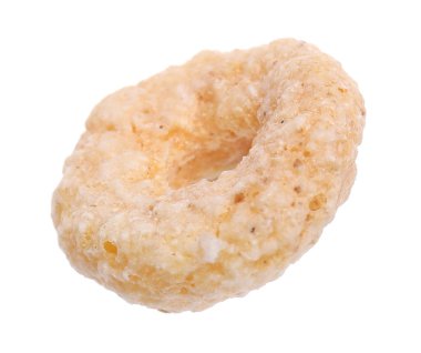 Bir lezzetli mısır gevreği halkası beyaza izole edilmiş.