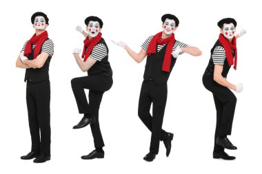 Beyaz arka planda poz veren komik pandomimci.