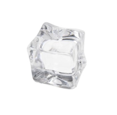 Bir kristal berrak buz küpü beyaza izole edilmiş