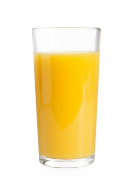 Beyaza izole edilmiş portakal suyunu bardakta tazeliyorum.