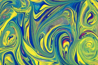 Arkaplan ve üst görünüm olarak farklı renk ojelerini karıştır