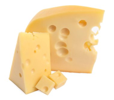 Beyaz üzerinde izole taze lezzetli peynir kesme