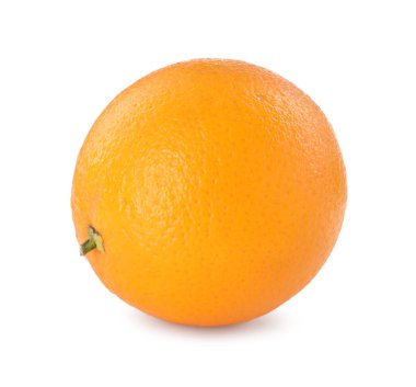 Taze olgun bir portakal beyazda izole edilmiş.