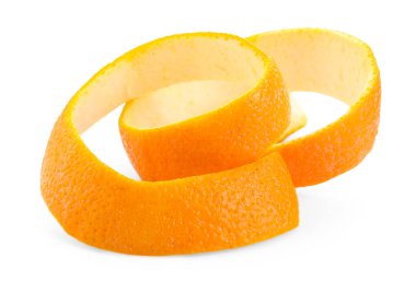 Bir taze portakal kabuğu beyaza izole edilmiş.