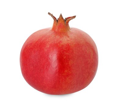 Taze olgun bir nar, beyaza izole edilmiş.