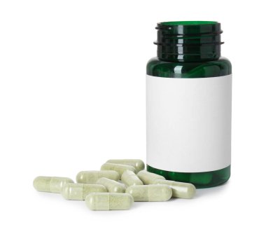 Beyaza izole edilmiş bir şişe ve vitamin hapı.