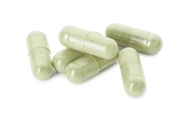 Beyaza izole edilmiş vitamin kapsülleri. Sağlık takviyesi