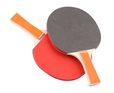 Ping pong raketleri beyaza izole edilmiş. Spor malzemeleri.