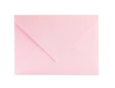 Beyaz üzerine izole edilmiş pembe bir zarf.