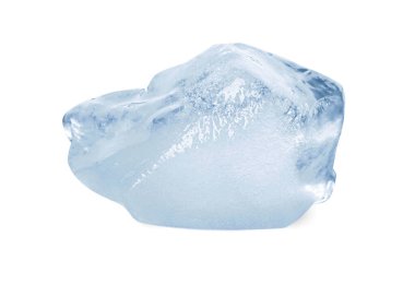 Bir parça temiz buz beyaza izole edilmiş.