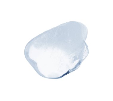 Temiz buz parçası beyaza izole edilmiş