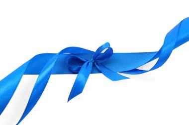 Mavi saten kurdeleler, beyaz üzerine izole edilmiş yay.