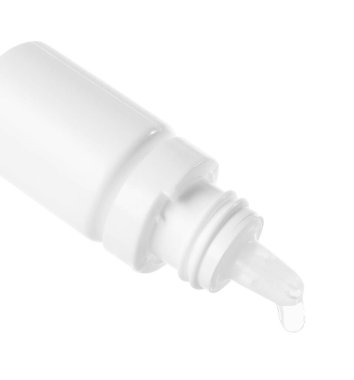 Beyaz arka planda şişeden damlayan tıbbi damlalar