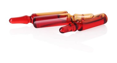 Beyaz üzerine sıvı yalıtılmış cam ampuller