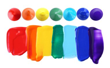 Beyaz, üst görünümde izole edilmiş farklı renklerde boya örnekleri ile ayarla