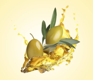Zeytin ve yapraklar bej arka planda yağ sıçraması