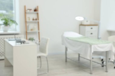 Dermatolog muayenehanesinin modern iç mimarisi.