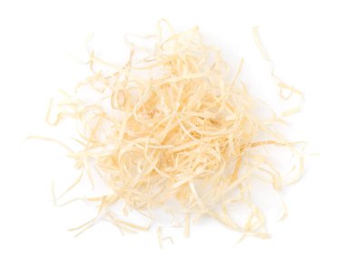 Ağaç talaşı yığını beyaz, üst görünümde izole.