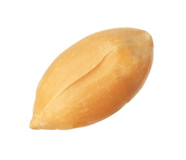 Taze soyulmuş bir fıstık beyaza izole edilmiş.