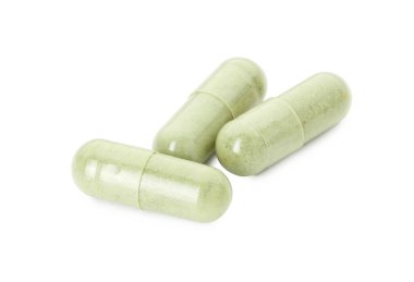 Beyaza izole edilmiş vitamin kapsülleri. Sağlık takviyesi