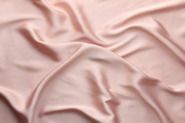 Arkaplan olarak buruşuk pembe ipek kumaş, üst görünüm