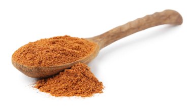 Aromatik baharat. Kaşık içinde kırmızı biber, beyaza izole edilmiş.