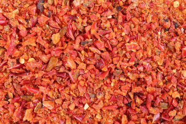 Aromatik baharat. Arka plan olarak kırmızı biber taneleri, üst görünüm
