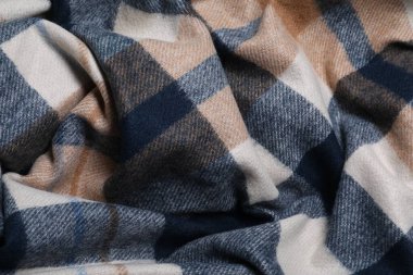 Arkaplan olarak yumuşak karalanmış eşarp, üst görünüm