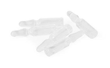 Beyaz üzerine izole edilmiş sıvı içeren cam ampuller.