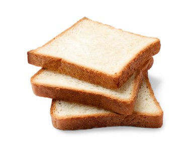 Taze ekmek parçaları beyaza izole edilmiş.