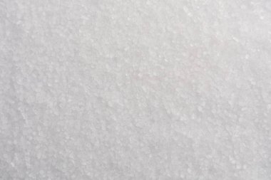 Arka plan olarak beyaz doğal tuz, üst görünüm