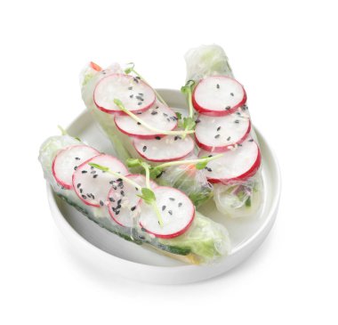 Lezzetli börekler, beyaza sarılmış pirinç kağıtları.